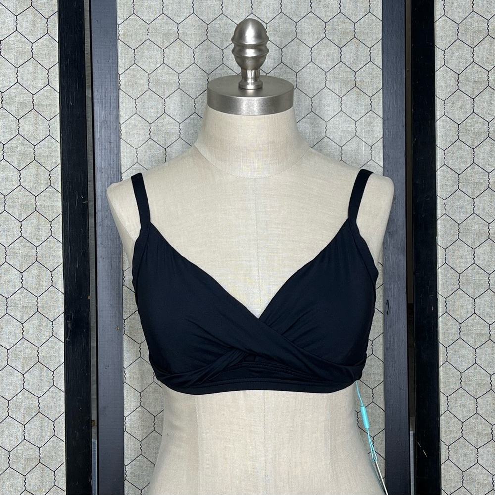 Sea Level Australia Essentials Twist Front Bikini Top